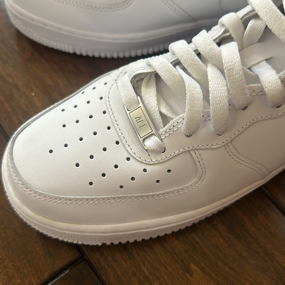 New Nike Women’s Air Force 1 ‘07 Mid - Picture 3 of 11